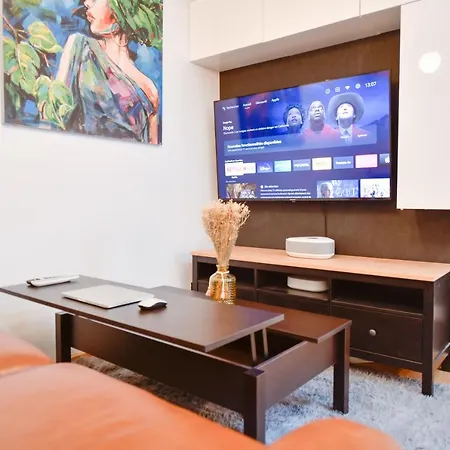 La - Charming 2 Lägenhet