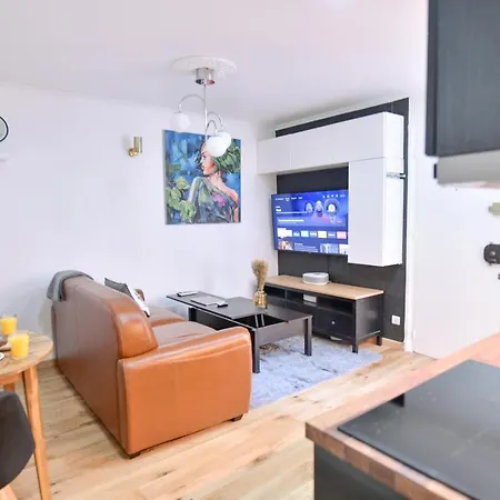 La - Charming 2 Paris